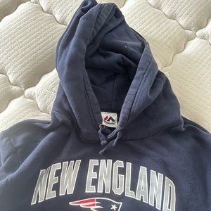 XL men’s patriots sweatshirt